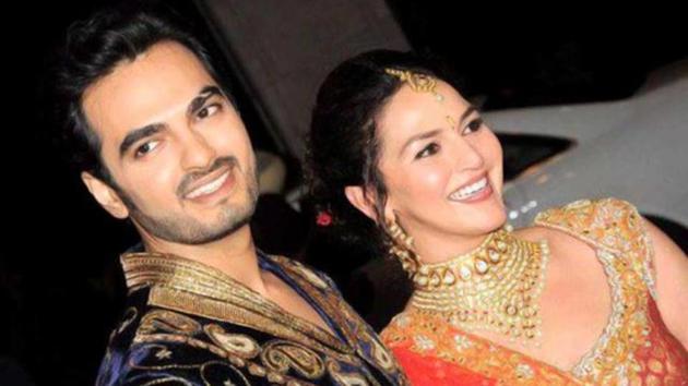 Actor Esha Deol and businessman Bharat Takhtani, who got married in 2012, are expecting their first child. (Hindustan Times) Actor Esha Deol and businessman Bharat Takhtani, who got married in 2012, are expecting their first child. (Hindustan Times)