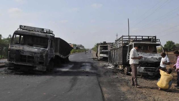 Burnt vehicles on the Mhow-Neemuch highway on Wednesday. (Mujeeb Faruqui/HT Photo) Burnt vehicles on the Mhow-Neemuch highway on Wednesday. (Mujeeb Faruqui/HT Photo)