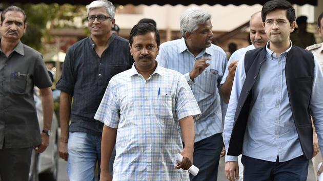 Aam Aadmi Party convener and Delhi CM Arvind Kejriwal with other leader’s leave at ECI headquarters after meeting the chief election commissioner Nasim Zaidi on alleged manipulation in the electronic voting machines, New Delhi, April 01, 2017 (Sonu Mehta/HT PHOTO) Aam Aadmi Party convener and Delhi CM Arvind Kejriwal with other leader’s leave at ECI headquarters after meeting the chief election commissioner Nasim Zaidi on alleged manipulation in the electronic voting machines, New Delhi, April 01, 2017 (Sonu Mehta/HT PHOTO)
