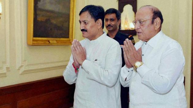 Gujarat Congress leaders Bharatsinh Solanki and Shankarsinh Vaghela. (PTI FIle Photo) Gujarat Congress leaders Bharatsinh Solanki and Shankarsinh Vaghela. (PTI FIle Photo)