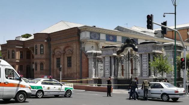 A picture shows the scene outside the Iranian parliament in the capital Tehran on June 7, 2017 during an attack on the complex. Gunmen and suicide bombers carried out coordinated attacks on Iran's parliament and the tomb of revolutionary founder Ruhollah Khomeini state media reported. (AFP Photo) A picture shows the scene outside the Iranian parliament in the capital Tehran on June 7, 2017 during an attack on the complex. Gunmen and suicide bombers carried out coordinated attacks on Iran's parliament and the tomb of revolutionary founder Ruhollah Khomeini state media reported. (AFP Photo)