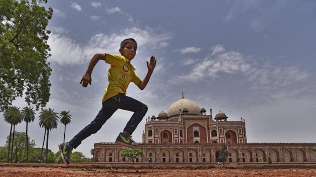 A child enjoys the pleasant weather at Humayun Tomb in New Delhi. Temperature is expected to remain on the lower side for the next few days. (Ravi Choudhary/HT PHOTO)