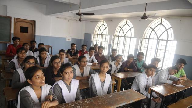 Students waiting anxiously for the UP board exam results in Lucknow on Thursday. (Deepak Gupta/HT photo) Students waiting anxiously for the UP board exam results in Lucknow on Thursday. (Deepak Gupta/HT photo)