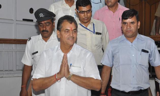 Speaker Premchand Aggarwal arrives at the Vidhan Sabha for the Budget session in the assembly on Thursday. (Vinay Santosh Kumar/HT) Speaker Premchand Aggarwal arrives at the Vidhan Sabha for the Budget session in the assembly on Thursday. (Vinay Santosh Kumar/HT)