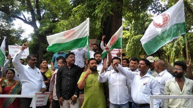 Farmers protesting in Pune on Monday.(HT Photo)