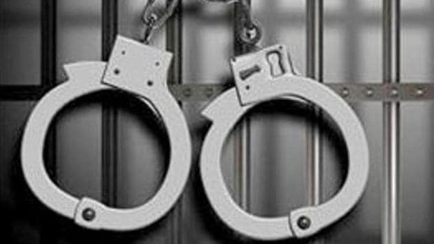 Among those arrested for the extortion bid was deputy chief of the district policemen’s association. (HT representative image) Among those arrested for the extortion bid was deputy chief of the district policemen’s association. (HT representative image)