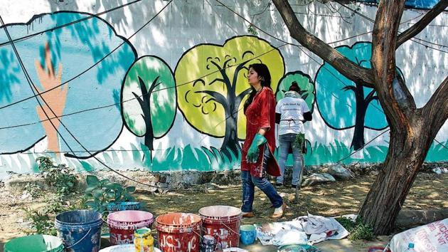 More than corporates and art lovers from overseas, it is Gurgaon’s upper middle class that has kept art and artists alive in the city. (HT File Photo) More than corporates and art lovers from overseas, it is Gurgaon’s upper middle class that has kept art and artists alive in the city. (HT File Photo)
