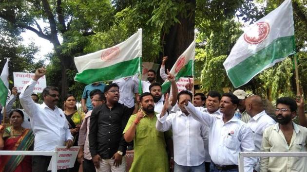 Farmers protesting in Pune on Monday. (HT Photo) Farmers protesting in Pune on Monday. (HT Photo)