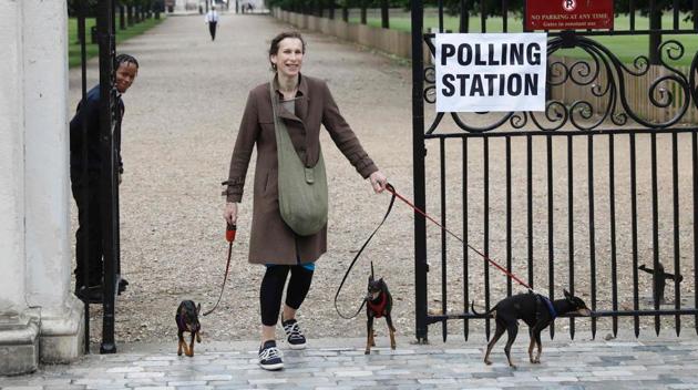 A woman with three dogs leaves the polling station at Burton Court pavilion in southwest London (Odd ANDERSEN / REUTERS) A woman with three dogs leaves the polling station at Burton Court pavilion in southwest London (Odd ANDERSEN / REUTERS)