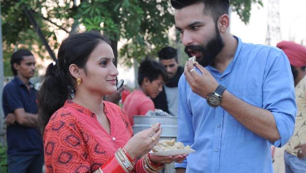 A couple enjoying a plate of 10 vegetarian momos that is available for Rs 20, in Chandigarh on Friday.(Anil Dayal/HT Photo)