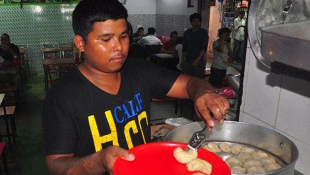 A momo vendor in Sector 15 market, Chandigarh.(Karun Sharma / HT File) A momo vendor in Sector 15 market, Chandigarh.(Karun Sharma / HT File)