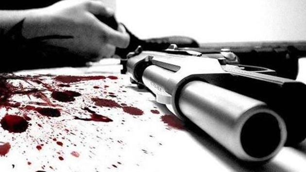 Head constable Har Bhagwan shot himself in the neck at Shahbad Dairy police station after talking to his wife over phone. A constable who tried to stop Har Bhagwan was injured in the incident. (Representative/HT) Head constable Har Bhagwan shot himself in the neck at Shahbad Dairy police station after talking to his wife over phone. A constable who tried to stop Har Bhagwan was injured in the incident. (Representative/HT)