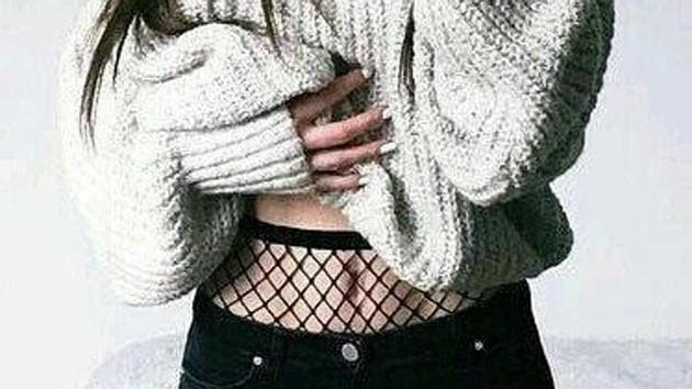 How to wear high-waisted fishnet stockings, the latest Instagram