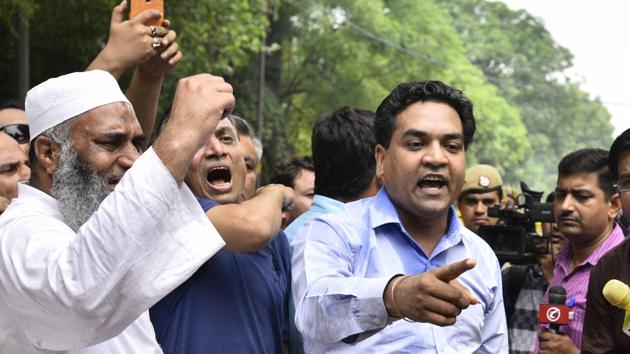 Sacked Delhi minister Kapil Mishra reached chief minister Arvind Kejriwal’s house on Friday to submit a seven-point resolution to ‘clean’ AAP. (Arun Sharma/HT PHOTO) Sacked Delhi minister Kapil Mishra reached chief minister Arvind Kejriwal’s house on Friday to submit a seven-point resolution to ‘clean’ AAP. (Arun Sharma/HT PHOTO)