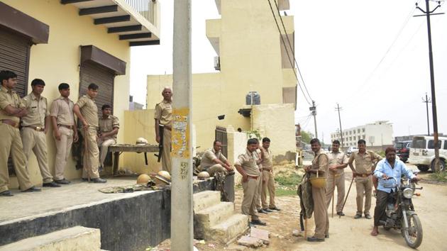 Police are camping Bamheta village, near NH-24, in Ghaziabad on Friday to prevent in any escalation in tension. (Sakib Ali/HT Photo) Police are camping Bamheta village, near NH-24, in Ghaziabad on Friday to prevent in any escalation in tension. (Sakib Ali/HT Photo)
