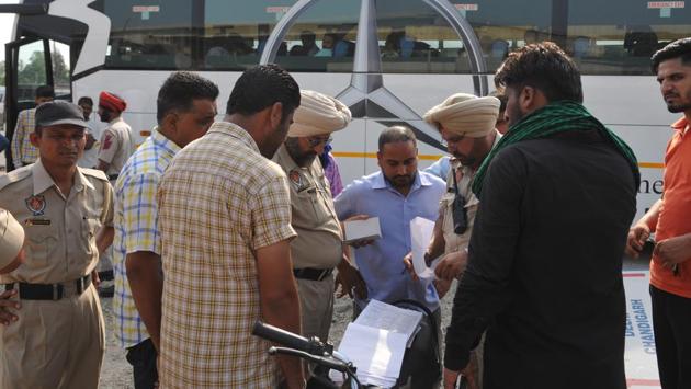 Vigilance officials along with city police checking the documents of buses at PAP Chowk in Jalandhar on Friday. (Pardeep Pandit/HT Photo) Vigilance officials along with city police checking the documents of buses at PAP Chowk in Jalandhar on Friday. (Pardeep Pandit/HT Photo)
