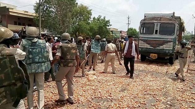 Angry farmers throw ing onions and other vegetables on the road during a protest at Shajapur, MP. Farmers in Madhya Pradesh and Maharashtra have been protesting over a variety of concerns since June 01, 2017 with no relief despite the 2016 harvest figures showing a year-on-year increase according to the Ministry of Agriculture. These protests stem from demands for an increased minimum support price not being met and are compounded by louder calls for loan waivers as promised by the BJP government to farmer in the state of Uttar Pradesh in April. (PTI)