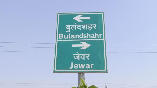 The bus was intercepted by the police near the Jewar toll plaza. (Burhaan Kinu/HT File) The bus was intercepted by the police near the Jewar toll plaza. (Burhaan Kinu/HT File)