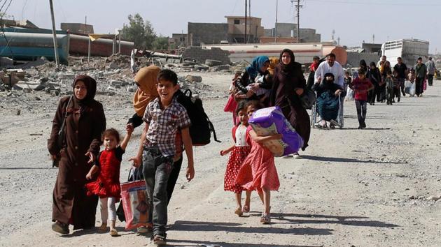 Residents who fled their homes due to fighting between Iraqi forces and Islamic State militants return to their village cleared by the Iraqi forces in western Mosul in Iraq June 7, 2017. (REUTERS Photo) Residents who fled their homes due to fighting between Iraqi forces and Islamic State militants return to their village cleared by the Iraqi forces in western Mosul in Iraq June 7, 2017. (REUTERS Photo)