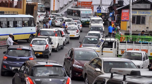 A traffic jam near the old bus stand, located a level below the Mall Road in the heart of Shimla, on Friday. This is one of the choking points in the town that is hit because of road repair amid busy traffic. (Deepak Sansta / HT) A traffic jam near the old bus stand, located a level below the Mall Road in the heart of Shimla, on Friday. This is one of the choking points in the town that is hit because of road repair amid busy traffic. (Deepak Sansta / HT)
