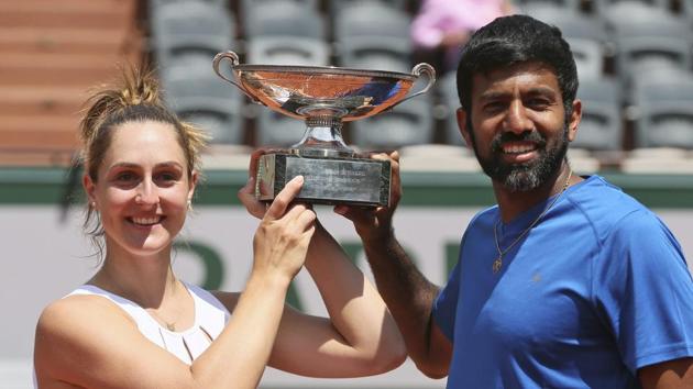 Rohan Bopanna and Gabriela Dabrowski of Canada won the French Open 2017 mixed doubles title, defeating Anna-Lena Groenefeld and Robert Farah.(AP)