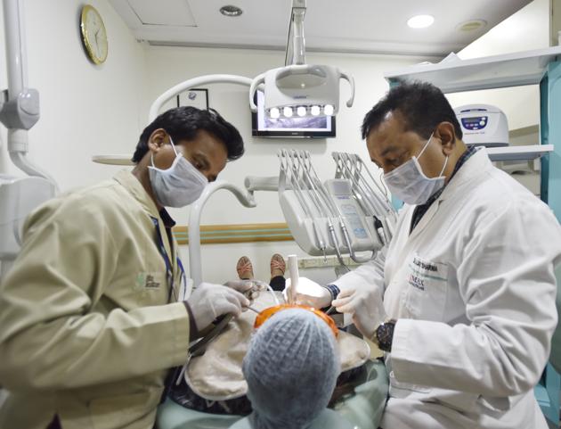 Dr Ajay Sharma, head of dental sciences at New Delhi’s Max Smart Super Specialty Hospital, is one of the many doctors who use equipment that are digitally driven for dental procedures. (Ravi Choudhary/HT Photo) Dr Ajay Sharma, head of dental sciences at New Delhi’s Max Smart Super Specialty Hospital, is one of the many doctors who use equipment that are digitally driven for dental procedures. (Ravi Choudhary/HT Photo)