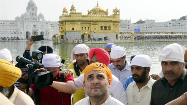 Congress vice-president Rahul Gandhi paying obeisance at Golden Temple, Amritsar on Saturday. (Sameer Sehgal/HT Photo) Congress vice-president Rahul Gandhi paying obeisance at Golden Temple, Amritsar on Saturday. (Sameer Sehgal/HT Photo)