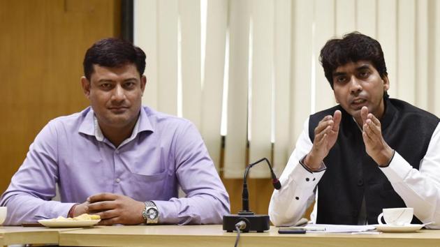 Kuldeep Singh Rawat of HCL (left) and Dr Rakesh Verma, registrar, AKTU, in Noida on Saturday. (Virendra Singh Gosain/ HT Photo) Kuldeep Singh Rawat of HCL (left) and Dr Rakesh Verma, registrar, AKTU, in Noida on Saturday. (Virendra Singh Gosain/ HT Photo)