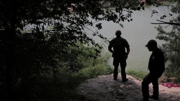 U.S. border patrol agents look over the Rio Grande river at the border between United States and Mexico, in Roma, Texas. (REUTERS) U.S. border patrol agents look over the Rio Grande river at the border between United States and Mexico, in Roma, Texas. (REUTERS)