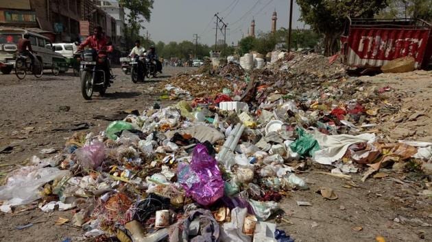 A garbage dump behind Bada Imambada. Waste material, especially plastic, is causing irreparable damage to the environment. (Deepak Gupta/ HT Photo) A garbage dump behind Bada Imambada. Waste material, especially plastic, is causing irreparable damage to the environment. (Deepak Gupta/ HT Photo)