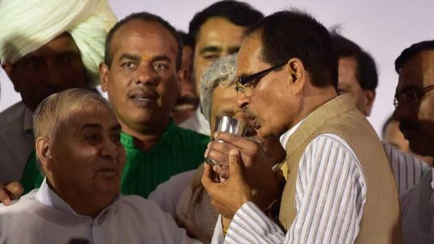 CM Shivraj Singh Chouhan had launched his fast for peace on Saturday.(HT Photo)