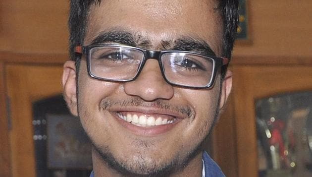 Sarvesh Mehtani from Haryana’s Panchkula secured the All India Rank (AIR) 1 in Joint Entrance Examination (JEE) Advanced 2017. (Keshav Singh/HT Photo)