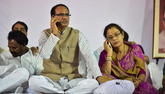 Madhya Pradesh chief minister Shivraj Singh Chouhan and his wife Sadhna Singh busy with their cellphones during an indefinite fast in Bhopal on Sunday. (Mujeeb Faruqui/HT Photo) Madhya Pradesh chief minister Shivraj Singh Chouhan and his wife Sadhna Singh busy with their cellphones during an indefinite fast in Bhopal on Sunday. (Mujeeb Faruqui/HT Photo)