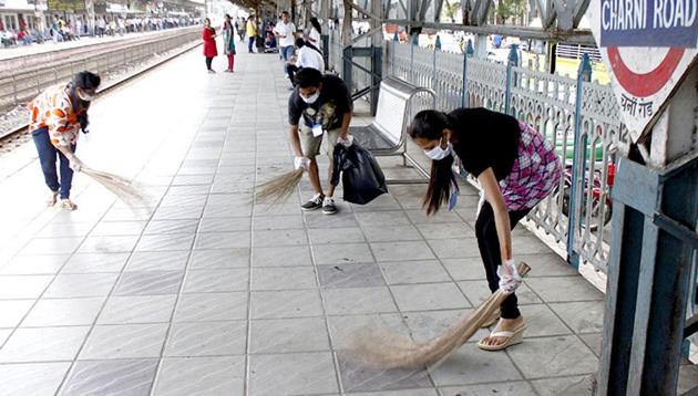 College students clean a station as part of the Swachh Bharat campaign in Mumbai. (HT File Photo) College students clean a station as part of the Swachh Bharat campaign in Mumbai. (HT File Photo)