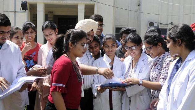 In what comes as a major relief to candidates who wrote NEET 2017, the Supreme Court has lifted a Madras HC stay on declaration of the medical exam results (Bharat Bhushan/HT File Photo) In what comes as a major relief to candidates who wrote NEET 2017, the Supreme Court has lifted a Madras HC stay on declaration of the medical exam results (Bharat Bhushan/HT File Photo)