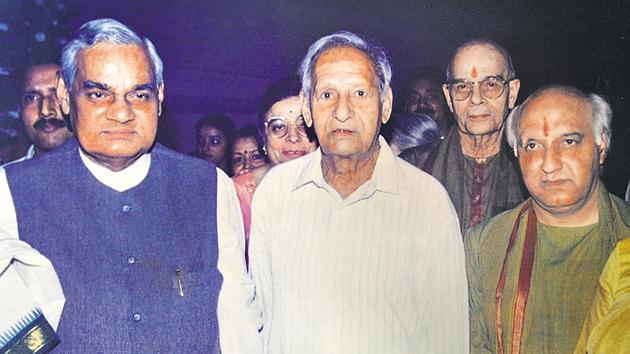 He won appreciation for his creations across party lines. Former prime minister Atal Bihari Vajpayee of the BJP (left) and other leaders with Nek Chand (centre). (HT File Photo) He won appreciation for his creations across party lines. Former prime minister Atal Bihari Vajpayee of the BJP (left) and other leaders with Nek Chand (centre). (HT File Photo)