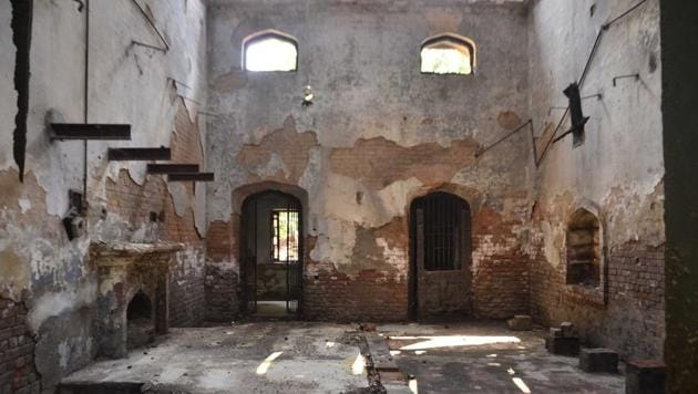 The DC’s chamber in the colonial?era structure had suffered extensive damage in the last year’s fire, while there’s no sign left of the main courtroom outside.(Sameer Sehgal/HT Photo)