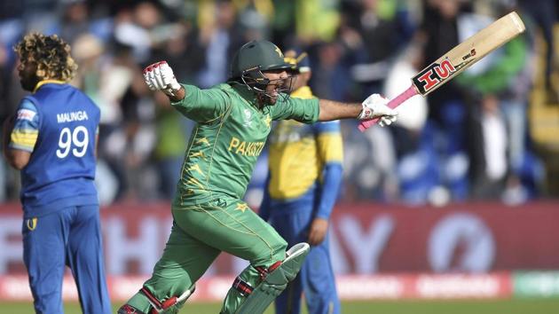 Pakistan cricket team captain Sarfraz Ahmed celebrates hitting the winning runs in the ICC Champions Trophy Group B match against Sri Lanka cricket team on Monday.(AP)