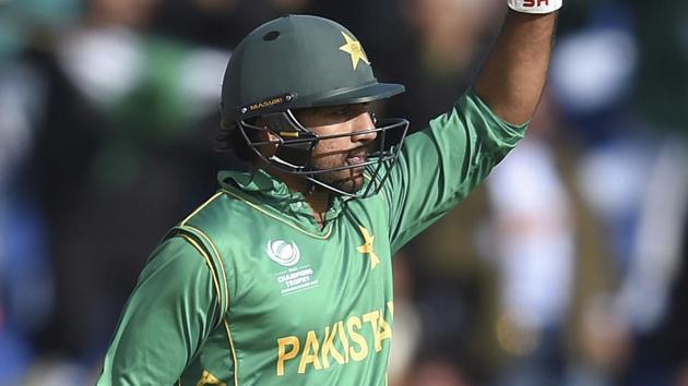 Pakistan's Sarfraz Ahmed in action against Sri Lanka during the ICC Champions Trophy. Catch highlights of Pakistan vs Sri Lanka here(AP)