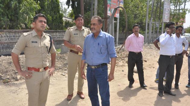 The victims said that the men were aged 25-30 years and were not wearing helmets. They assured the police of identifying the victims if they are arrested. (Sakib Ali/HT Photo) The victims said that the men were aged 25-30 years and were not wearing helmets. They assured the police of identifying the victims if they are arrested. (Sakib Ali/HT Photo)