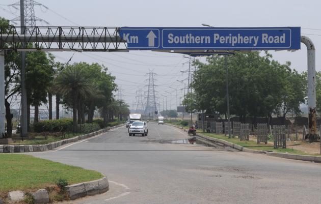 Huda wants cloverleaf on Delhi Gurgaon Expressway near Kherki Daula to connect SPR and NPR.(HT File)