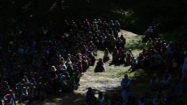 Kashmiri villagers watch the funeral procession of rebel commander Sabzar Ahmad Bhat in Rathsuna Tral, near Srinagar in May, 2017. Authorities imposed a curfew in many parts of the main Srinagar city as violence spread across the restive region after Sabzar Ahmad Bhat's death. (AFP) Kashmiri villagers watch the funeral procession of rebel commander Sabzar Ahmad Bhat in Rathsuna Tral, near Srinagar in May, 2017. Authorities imposed a curfew in many parts of the main Srinagar city as violence spread across the restive region after Sabzar Ahmad Bhat's death. (AFP)