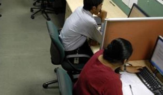 After learning the nitty-gritties of operating a call centre, Yerlekar approached Jaya Ramesh Gunjal, an owner of a call centre in Thane, to start a bogus call centre.(Representational photo)