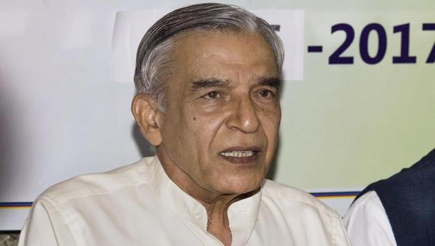 Senior congress leader and former Union Railway minister Pawan Bansal addressing a press conference in Srinagar on June 12, 2017.(PTI) Senior congress leader and former Union Railway minister Pawan Bansal addressing a press conference in Srinagar on June 12, 2017.(PTI)