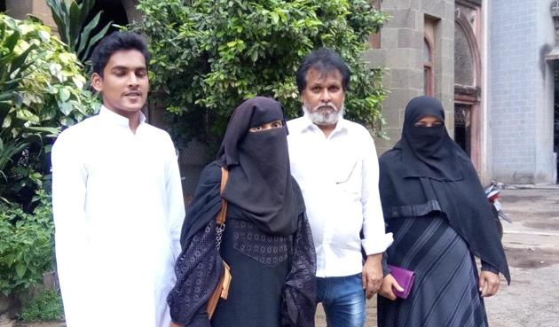 Masoom Siddiqui with his sister and parents. (HT photo) Masoom Siddiqui with his sister and parents. (HT photo)