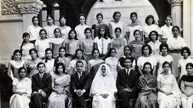 Saris, salwars, Sadhana and Twiggy hair styles. Students from the first batch of Science graduates pose at Sophia College with their teachers and principal (centre, in white), in 1967.