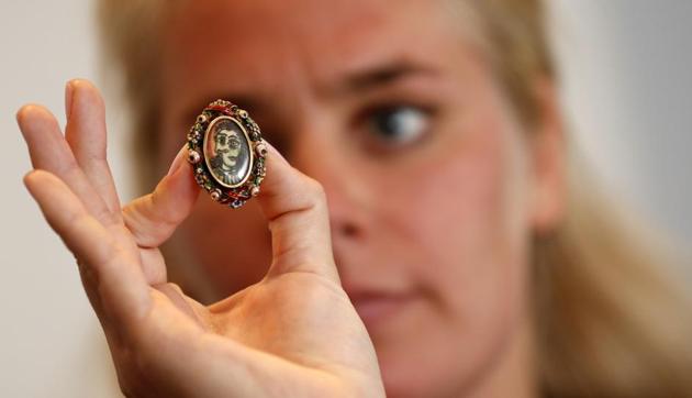 A model poses with an oval-shaped ring designed by Pablo Picasso.(Adrian Dennis/AFP)