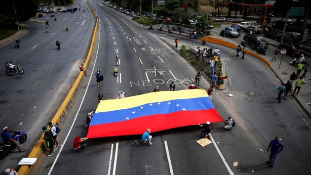 A group of Venezuelan university students is walking across the country in protest against the government. (Ivan Alvarado / REUTERS)