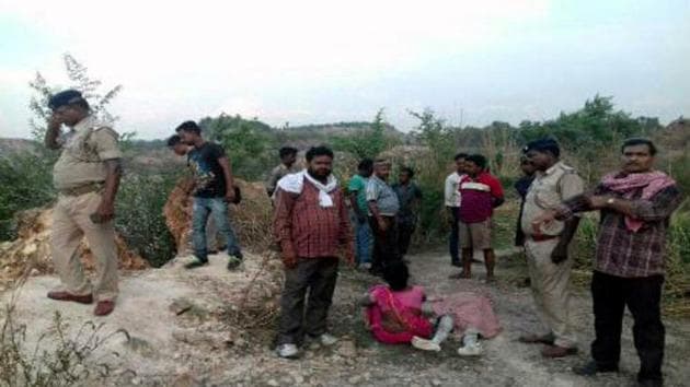 Accident site where three persons buried alive after clay rock subsided at Bastacola colliery area, Jharia in Dhanbad (Chandan Paul/ HT Photo) Accident site where three persons buried alive after clay rock subsided at Bastacola colliery area, Jharia in Dhanbad (Chandan Paul/ HT Photo)