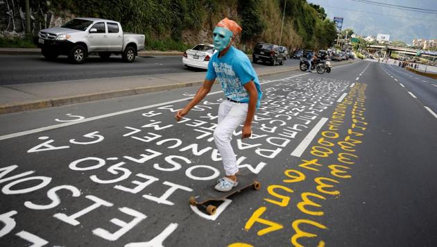 Anti-government marches have been spreading throughout the country and clashes between protesters and the security forces have become more frequent and the number of dead has been on the rise. (Ivan Alvarado / REUTERS)